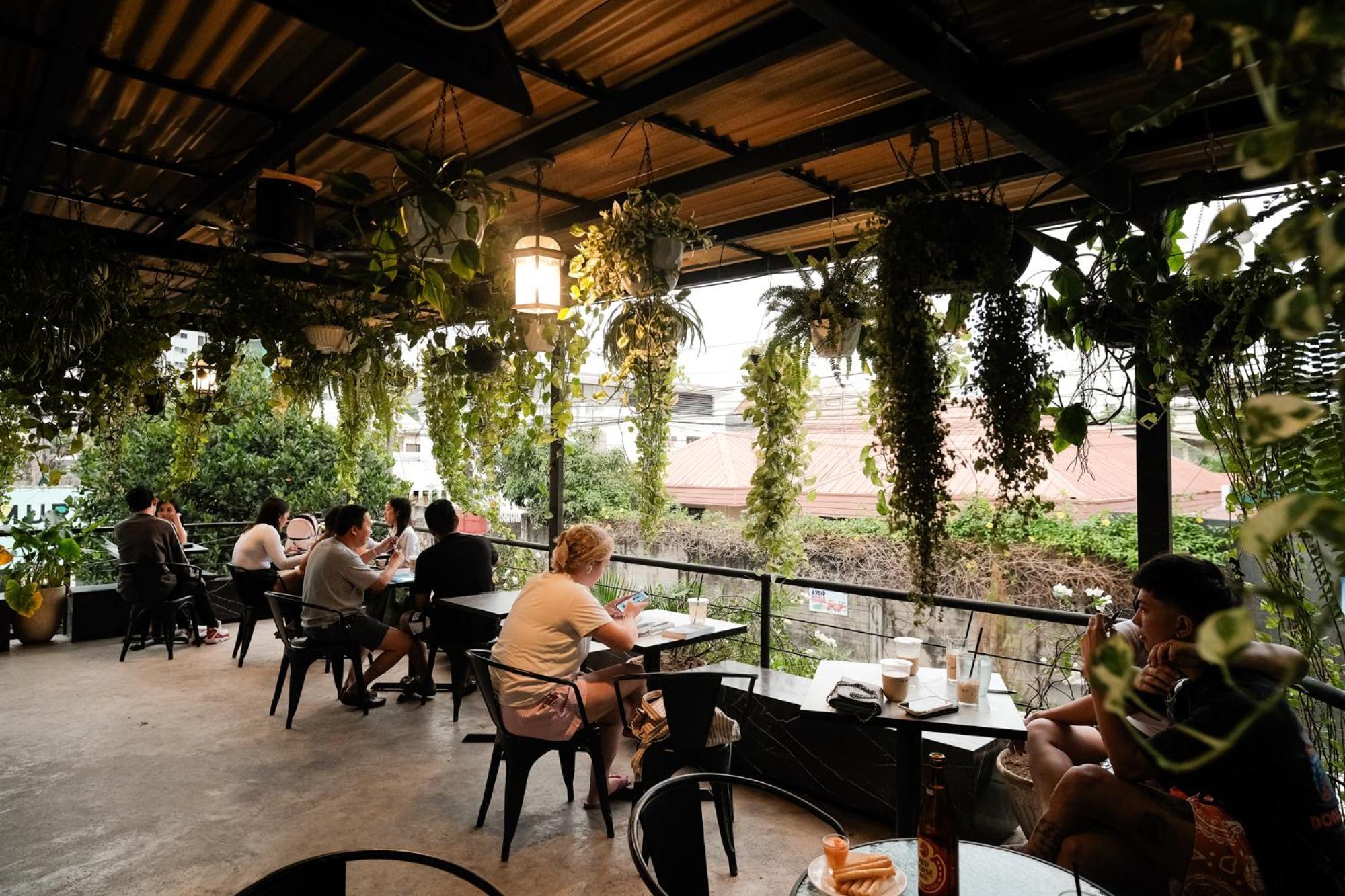 Murals Hostel And Cafe Cebu Exterior photo